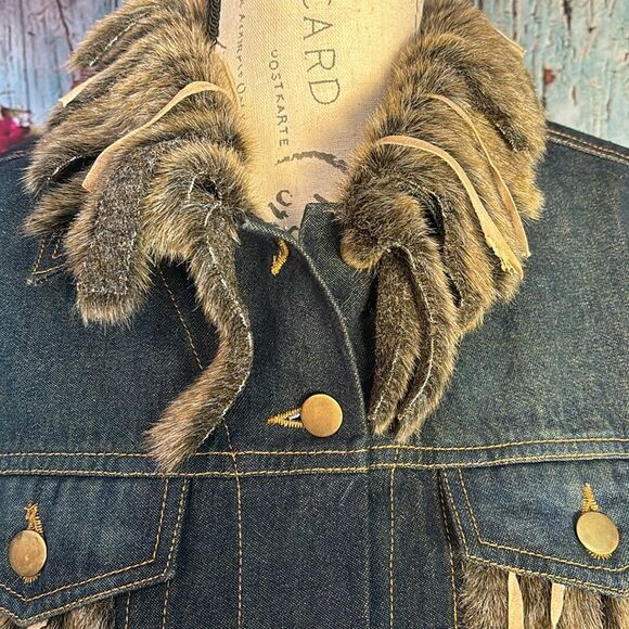 Moka denim jacket NWT, size medium, faux fur and sueded fringe trim - Picture 6 of 16